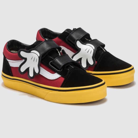 vans mickey hugs